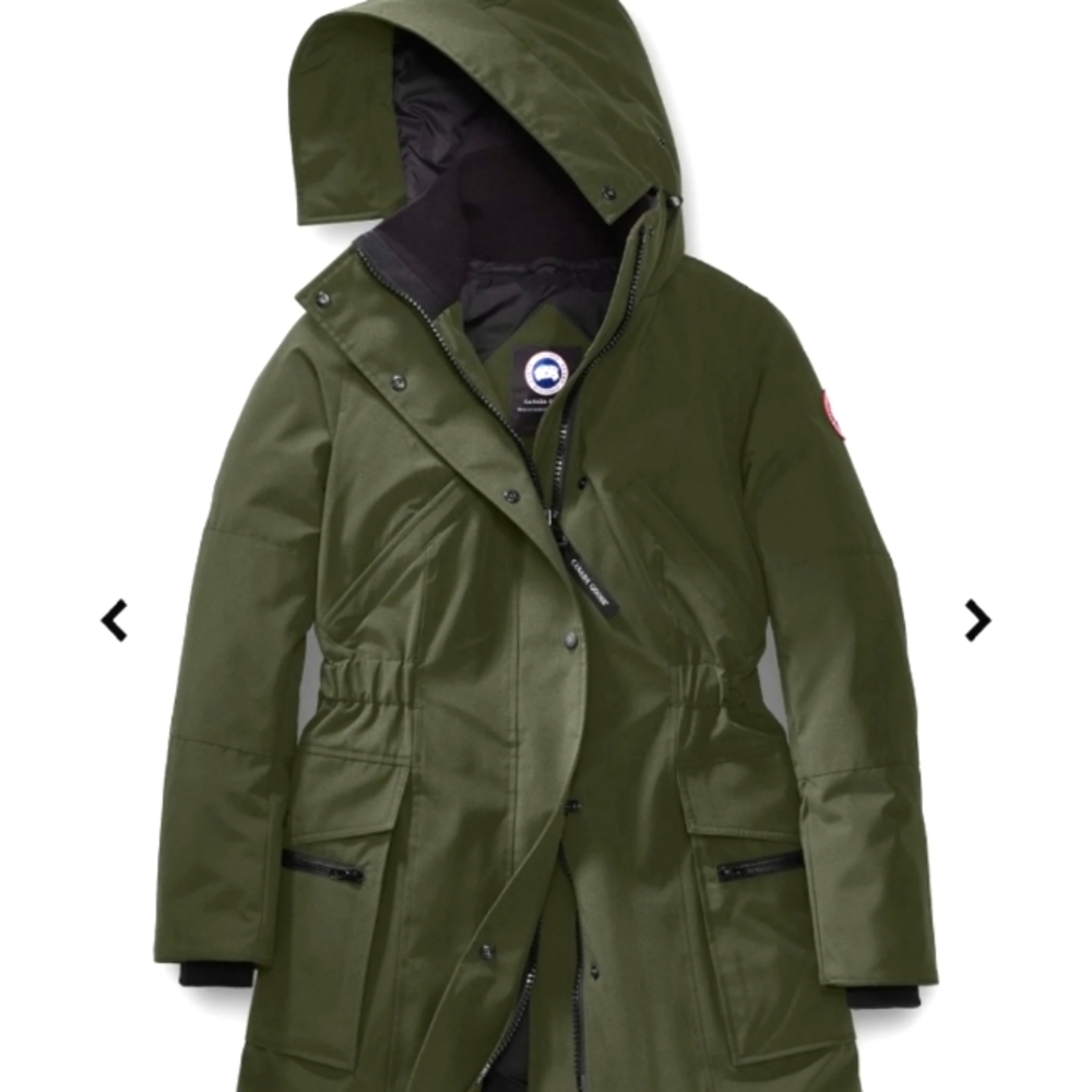 Canada Goose Women's Hooded Parka in Olive